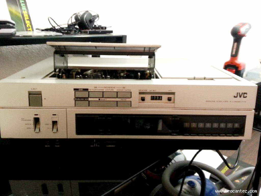 18 - 1977 - MAGNéTOSCOPE VHS - JVC - HR 7200
